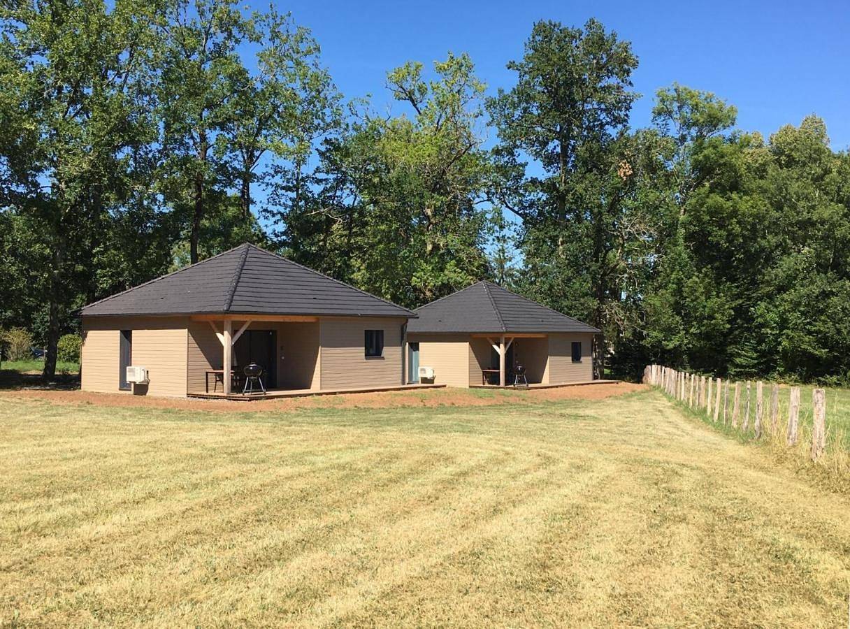 Chalet (4 Persons) in Varetz, Région de Brive-la-Gaillarde