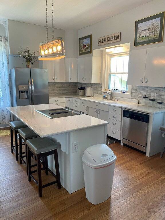 Beautiful newly renovated farm house overlooking 5 acre lake. ****New Rates *** in Union County (IL)