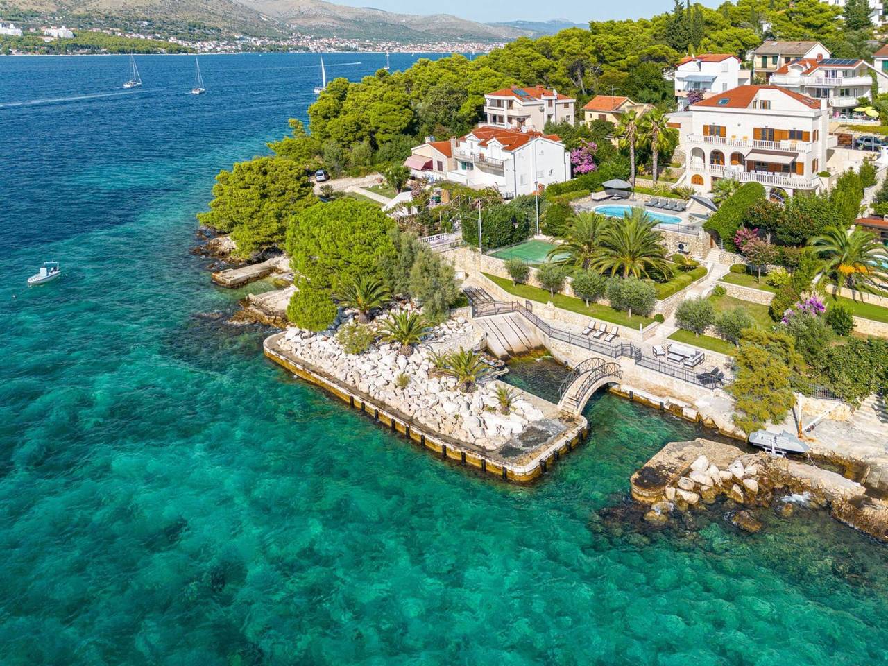 Exclusive Villa Paradise heated pool, near sea jacuzzi sauna gym family sea view in Okrug Donji, Čiovo