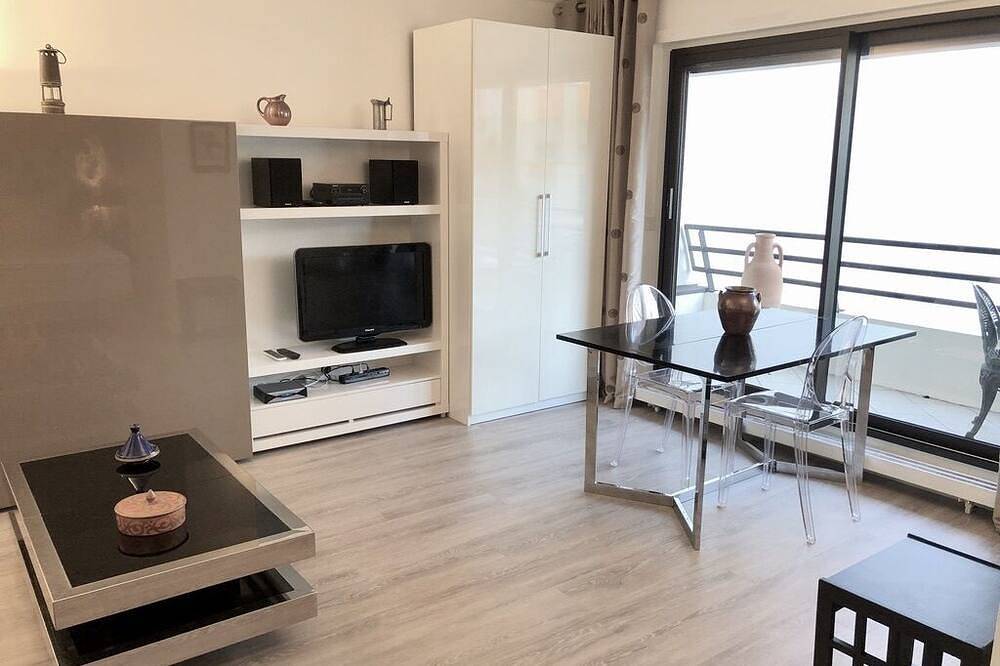 Appartement entier, Grand Studio (36m²) à Montparnasse - Calme & Lumière in Paris, Île de France