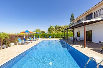 Villa for 8 People in Peyia, South Cyprus, Photo 1