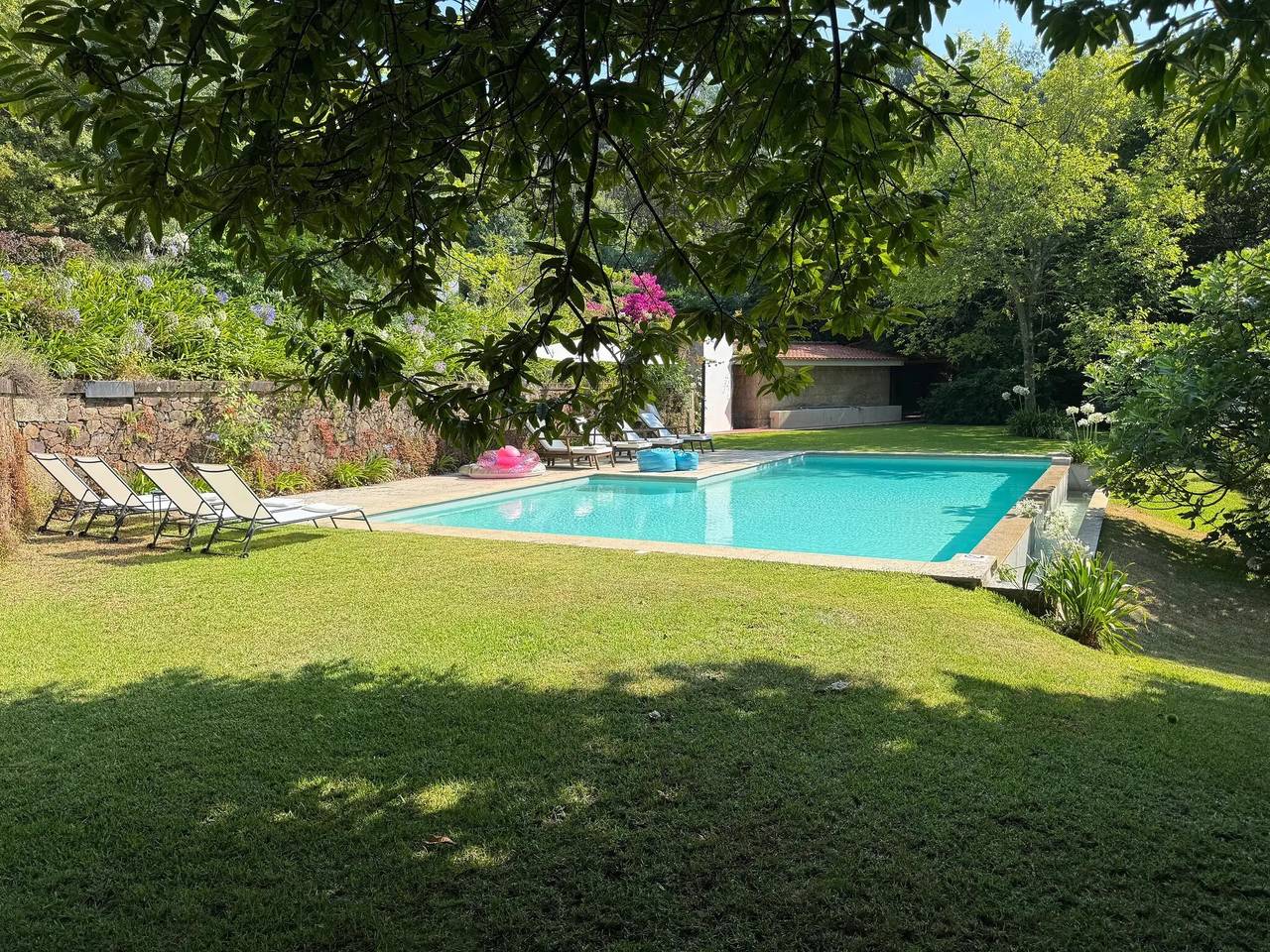 Appartement entier, Suite Camélia avec piscine partagée et jardin privé in Fornelos e Queijada, Distrito de Viana do Castelo