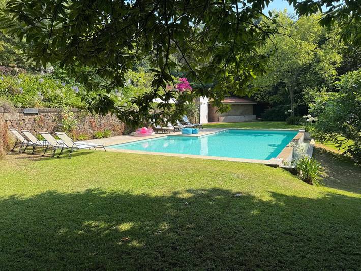 Entire apartment, Suite Magnólia Room with Shared Pool and Private Garden in Fornelos e Queijada, Viana do Castelo District