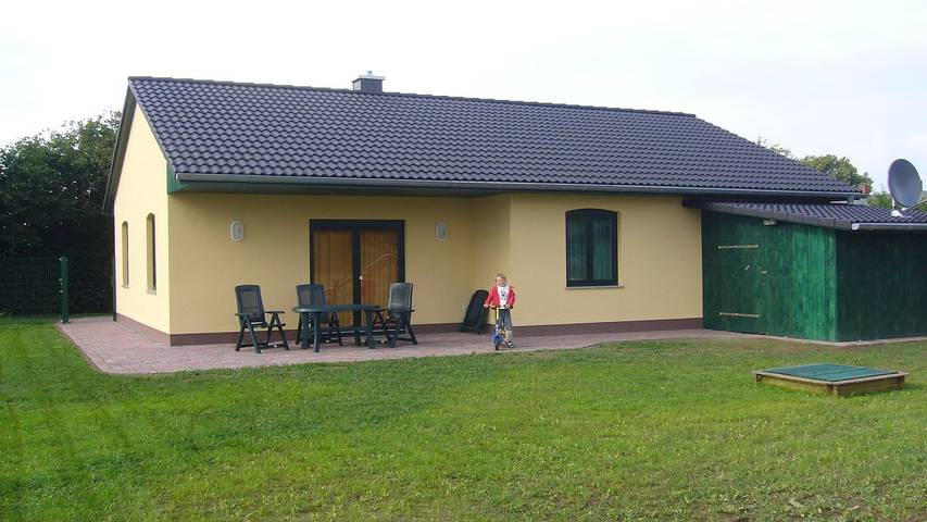 Ferienhaus für 6 Personen, mit Terrasse und Garten in Satow