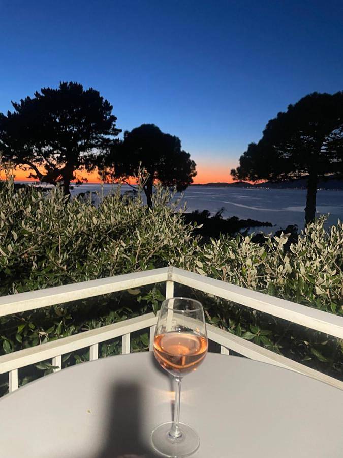 Location de vacances pour 8 personnes, avec jardin et vue dans Plage de Mare e Sole