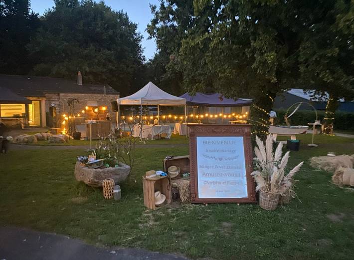 Gîte pour 30 personnes, avec piscine ainsi que jardin et terrasse