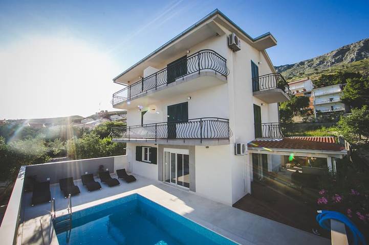 Villa for 12 people, with balcony and garden - 1