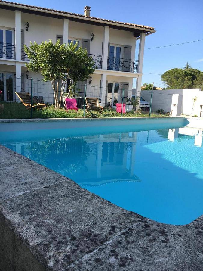 Location de vacances pour 5 personnes, avec Balcon et Terrasse ainsi que Jardin et Piscine à Courthézon