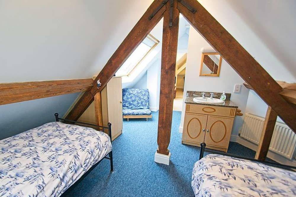 Entire apartment, A  2-bedroom seafront apartment in a large detached property on seafront in Woolacombe, Devon