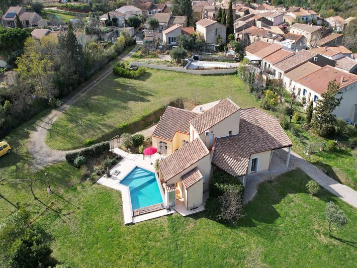 Location de vacances pour 6 personnes, avec jardin ainsi que piscine et terrasse, adapté aux familles à Prades-sur-Vernazobre - 4