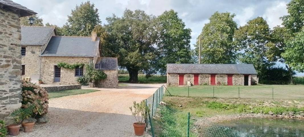 Chambre d’hôte pour 10 personnes, avec vue ainsi que jardin et piscine dans Mayenne - 4