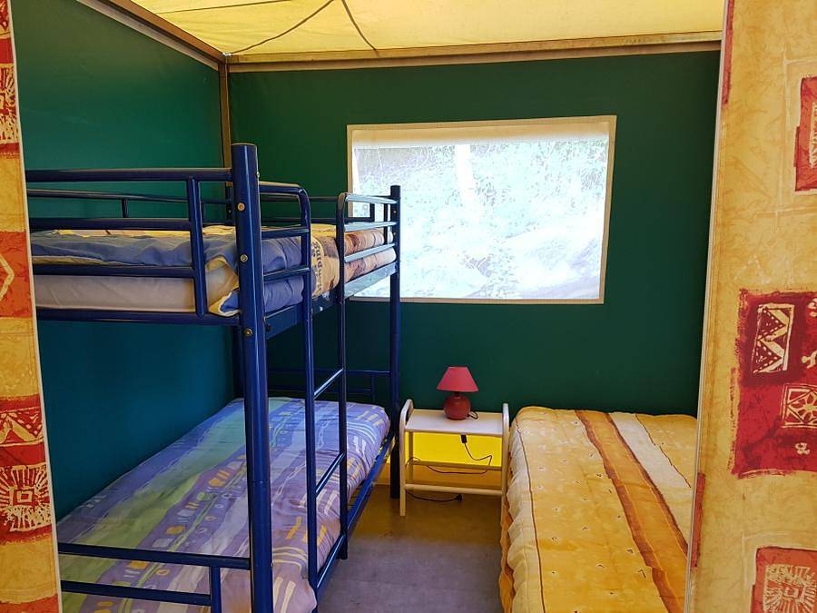 Camping La Pierre de L'Aigle  - Bungalow toilé 5 personnes - Tente Toilee Kiwi 1 à 6 Personnes in La Bréole, Région de Barcelonnette