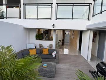 Location de vacances pour 5 personnes, avec vue et jardin dans Plage des Raisins Clairs