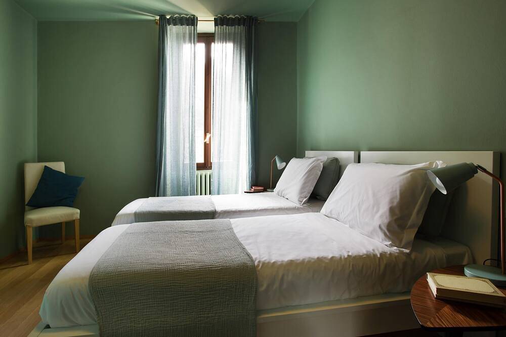 Hel lejlighed, Suite \"Anguilla\" at 2 steps from the lake with panoramic view. Lounge bar and swimming pool in Riva (Faggeto Lario), Faggeto Lario