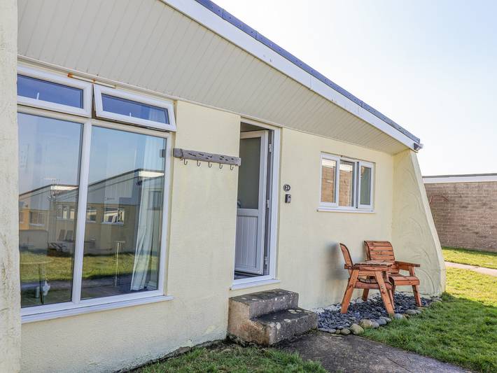 Holiday rental for 4 people, with pool and garden, with pets in Widemouth Bay