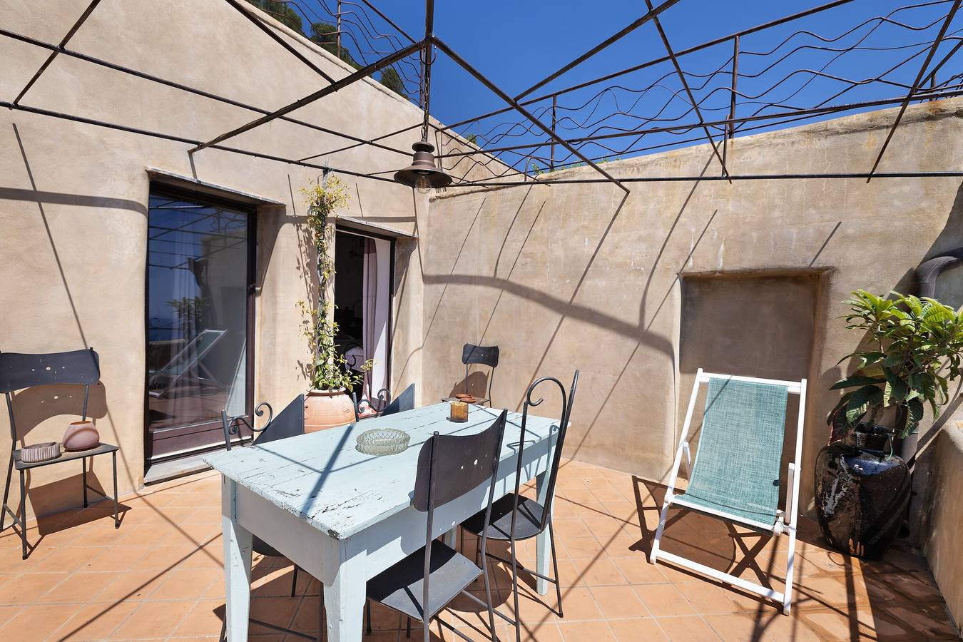 Appartamento intero, Appartamento 'Nespolo' con vista mare, Wi-Fi e aria condizionata in Varigotti, Comune di Finale Ligure