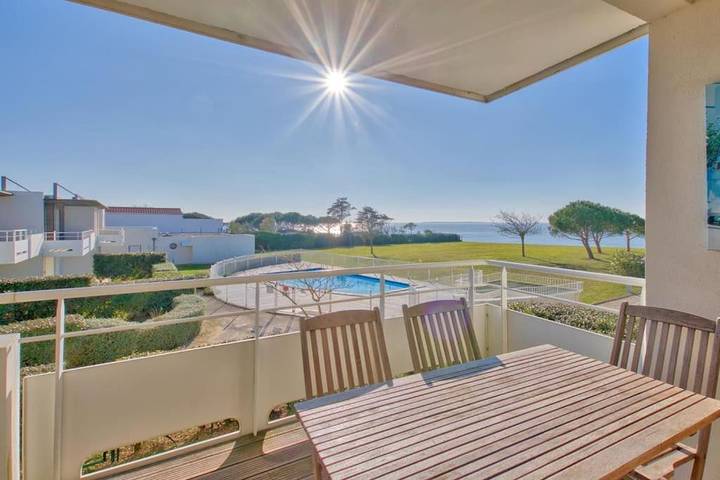 Apartamento de vacaciones para 6 personas, con balcón y jardín además de vistas y piscina - 1