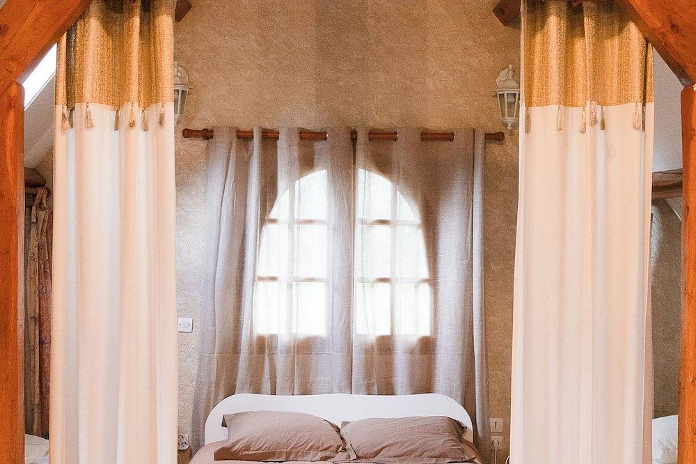 Charming manor house (30 people) with rooftop, reception room & landscaped grounds in Toutainville, Bernay region