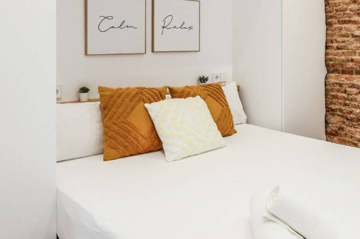 Ganze Wohnung, Urban Tranquility in Madrid - Ideal for Couples in Tetuán, Madrid