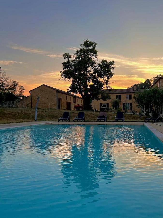 Gîte pour 2 personnes, avec jardin ainsi que piscine et vue à Larzac (Dordogne)