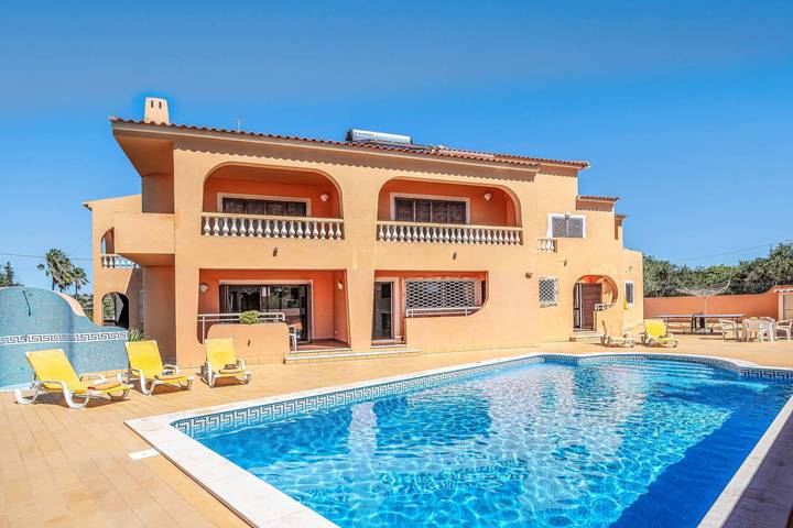 Villa for 4 people, with terrace in Albufeira