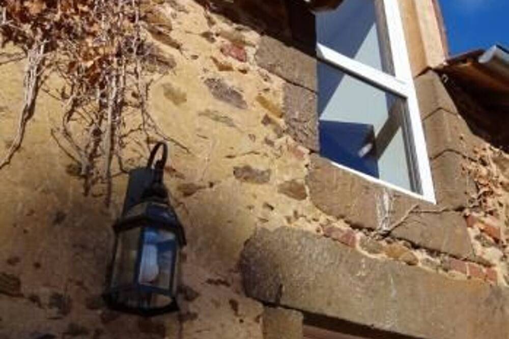 Charmante Ferme Rénovée avec Terrasse à 7 km du Mans, 8 Couchages, Tv, Internet, Cuisine Équipée in La Bazoge, Sarthe