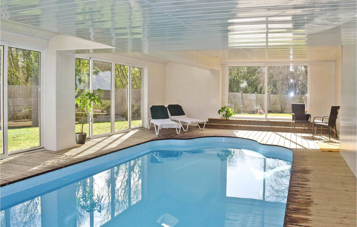 Apt de 180m2 avec piscine, jardin et parking - 1km de Pléhédel in Pléhédel, Côte de Goëlo