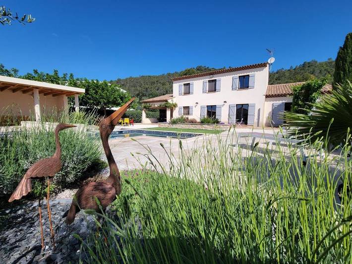 Chambre d’hôte pour 2 personnes, avec Terrasse et Jardin ainsi que Piscine et Vue à Le Luc