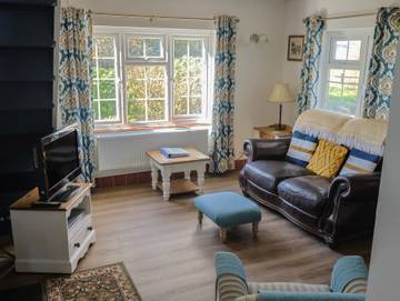 Log Cabin for 4 People in West Dorset Heritage Coast, South West England, Photo 4