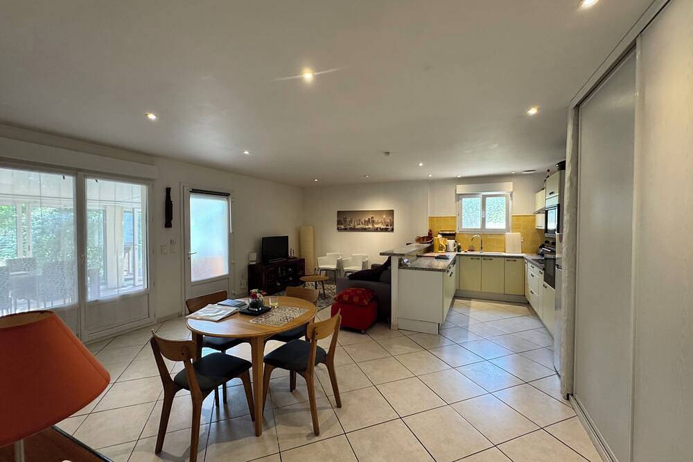 Maison 85 M2, véranda, à 20 min de Toulouse. Accès direct Canal du midi en vélo in Castelnau-d'Estrétefonds, Haute-Garonne