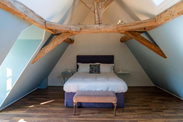 Gîte pour 4 personnes, avec jardin ainsi que vue et piscine à Beaumont-du-Périgord