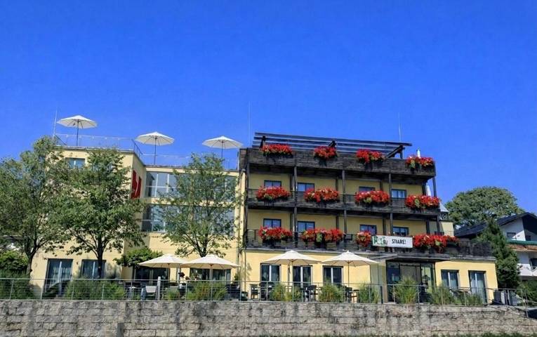 Apartmenthotel für 5 Personen, mit Ausblick und Seeblick sowie Sauna und Garten - 1