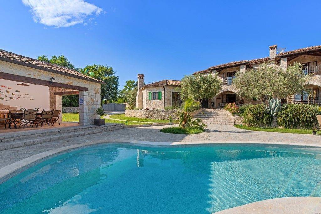 Villa Adriana mit privatem Pool in Brajkovići. in Radetići, Zentralistrien