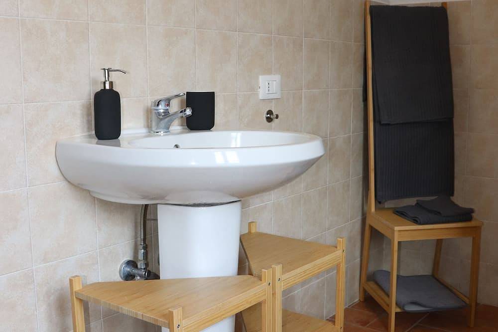 Entire apartment, Aura Apartment, Elegance at the Foot of the Castle in Bracciano, Lake Bracciano