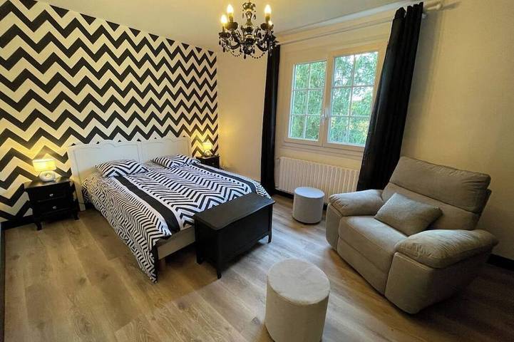 Location de vacances pour 8 personnes, avec terrasse ainsi que jacuzzi et jardin, animaux acceptés à Nogent-le-Rotrou - 3