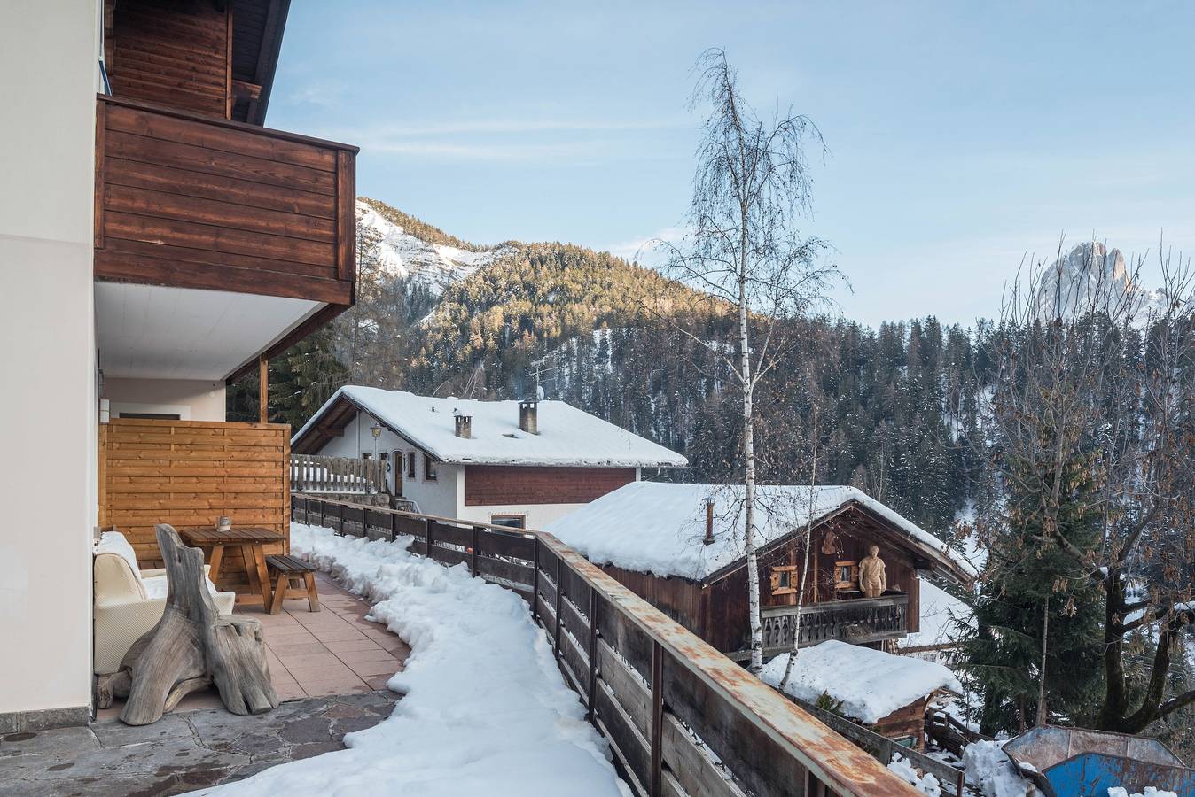 Appartamento intero, Accogliente appartamento "Ulrica" con vista sulle montagne, Wi-Fi, balcone e terrazza in Rainelles, Ortisei