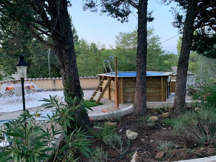 Location de vacances pour 6 personnes, avec vue ainsi que jardin et piscine à Uchaux - 3