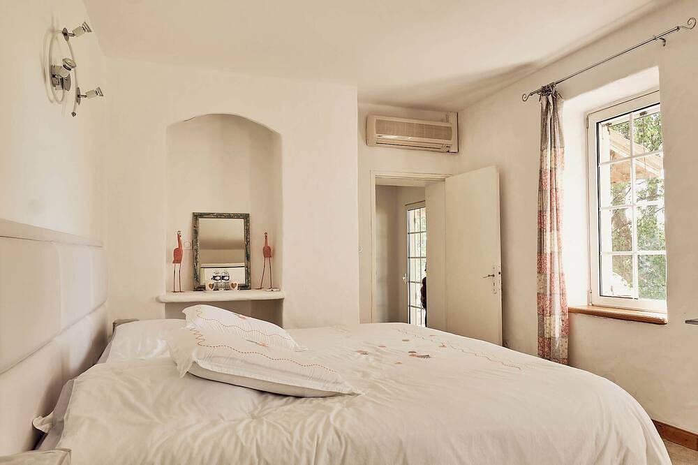 Mas En Camargue With Swimming Pool And Jacuzzi in Saint-Laurent-d'Aigouze, Nimes region