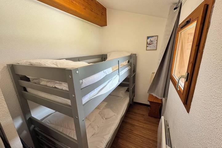 Entire apartment, Cozy 4-person apartment with a mountain view in Valfréjus, Modane