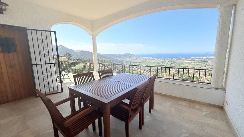 Villa pour 5 personnes, avec terrasse, animaux acceptés à Roses