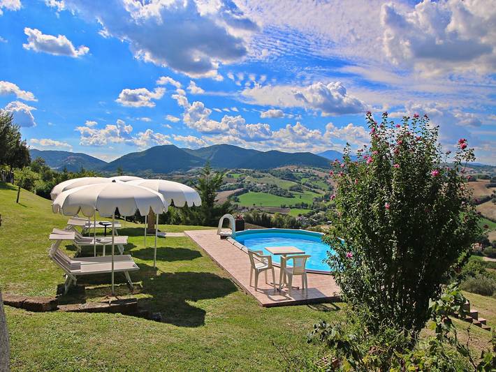 Ganze Wohnung, Wohnung in Piticchio mit Pool und Grill in Arcevia, Ancona Provinz