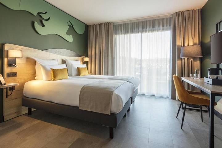 Hôtel pour 2 personnes, avec terrasse et piscine ainsi que jacuzzi et sauna