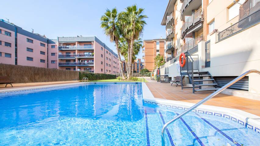Apartamento de vacaciones para 6 personas, con jardín además de terraza y piscina - 1