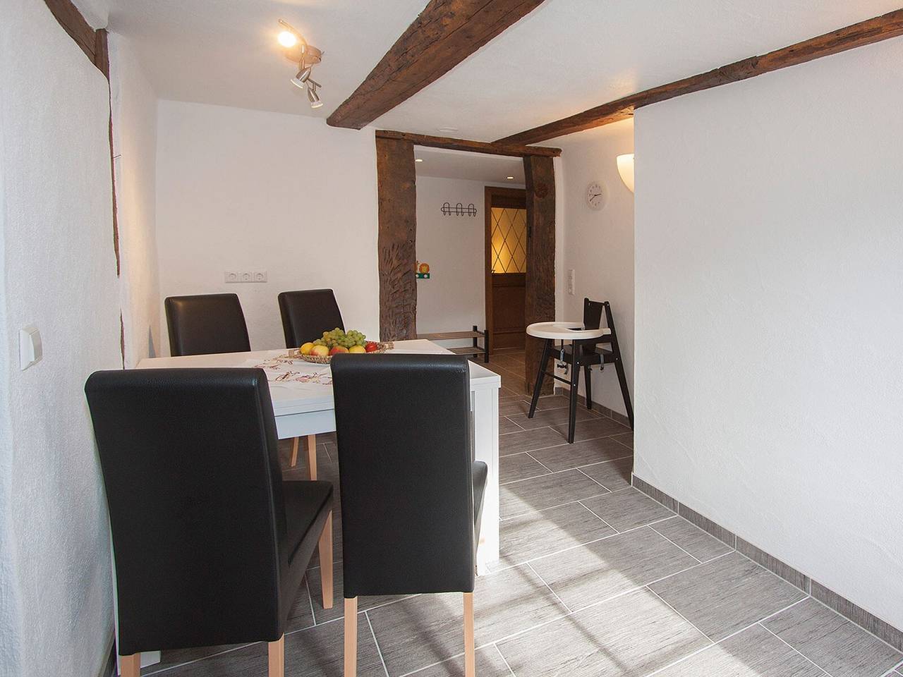 Entire apartment, Apartment 'Katze' with Shared Terrace, Shared Garden and Wi-Fi in Lenne (Schmallenberg), Schmallenberg