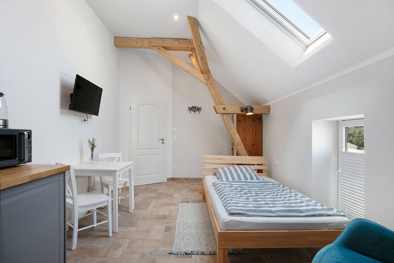 Entire studio, Studio Apartment 'Apartment 7 - Nuthefließ' with Shared Terrace and Wi-Fi in Wietstock, Ludwigsfelde