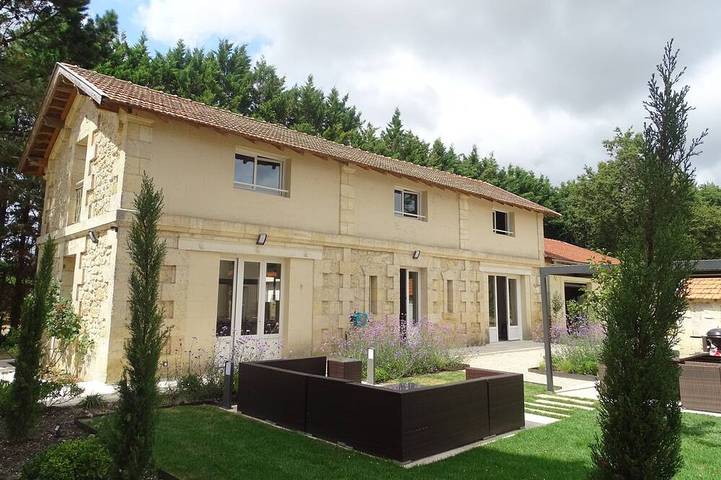 Location de vacances pour 7 personnes, avec Terrasse et Jardin à Civrac-de-Blaye