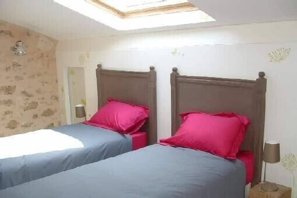 Peaceful 3-star gîte in the heart of Château l'Insoumise in Saint-André-de-Cubzac, Blaye region