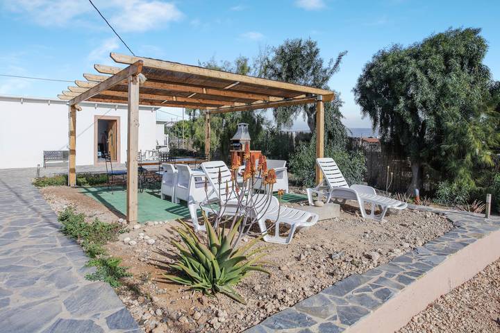 Villa „Bioenergika Luna“ mit Glasfaser-Wlan, Terrasse, Bergblick und Garten in Lajares, La Oliva