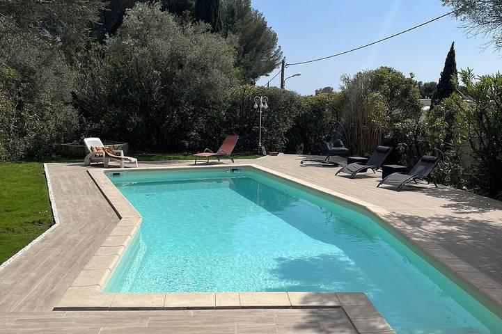 Maison de vacances pour 7 personnes, avec balcon et jardin ainsi que piscine et jacuzzi à Ceyreste