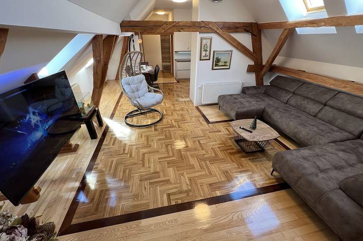 La Luna ⭐⭐⭐⭐⭐ Rustic Deluxe Apartment with Pool & Jacuzzi Bikes and Parking in Našice, Osijek-Baranja
